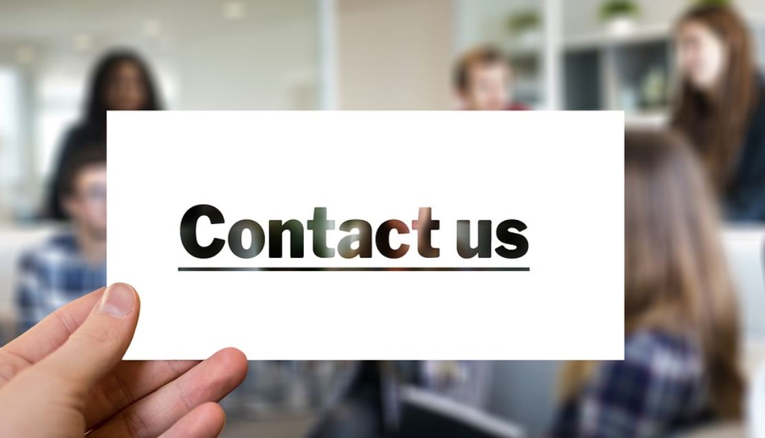 Jen díky kontaktům může mít člověk výhody